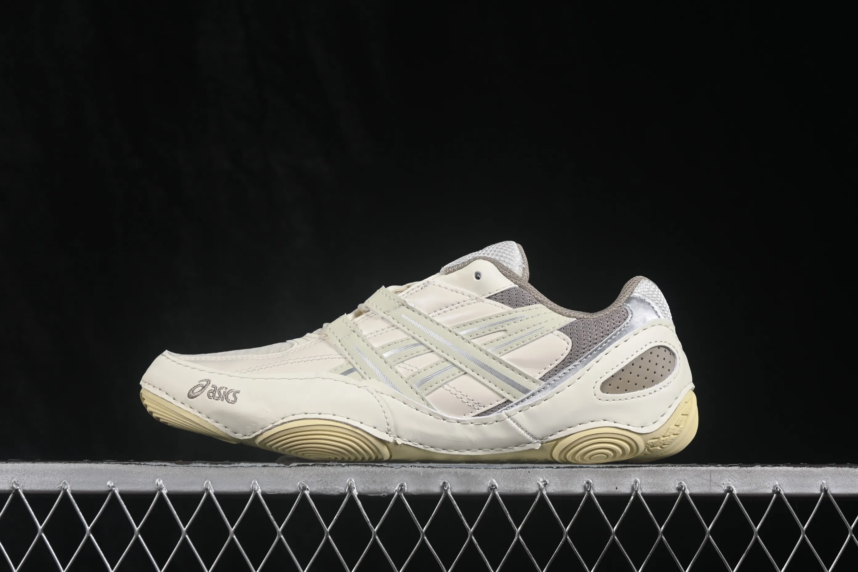 All categories Asics Asics series Asics Hypersync W version Asics Hypersync fashion retro breathable lightweight thin-soled moral training shoes 1203A879-250